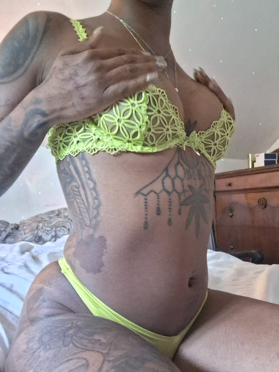 SlimBusyyy's tweet photo. Outside showing off my moose knuckle 🍀 #slimbusyyy #chudai #México https://t.co/BjiqaQzb0k https://t.co/r6twDDZs4z