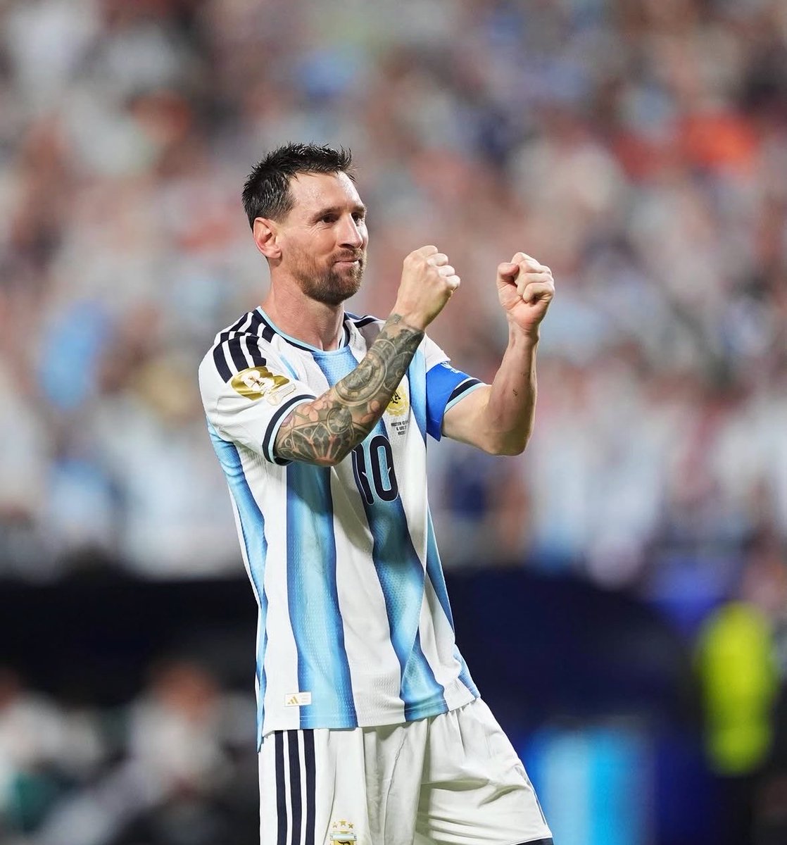 FutbolHub_'s tweet photo. 🚨|🎙️ Thierry Henry:

🗣️ “Lionel Messi lets his left foot do the talking for him.”

“You'll never hear Leo say ‘I'm the best’ or talk about himself in that way.”

“Never.” 👀 https://t.co/Ga7MkKp9mx