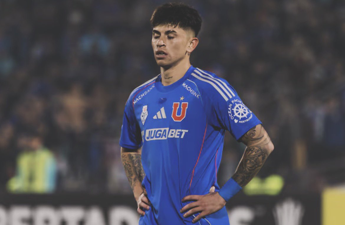 fabiaanuch2's tweet photo. AHORA🚨 | Maximiliano Guerrero se habría DISPARADO en el camarín de Universidad de Chile. 

Sin embargo falló y la bala le llegó a Fernando Gago. 

El técnico se encuentra hospitalizado. ⛔️

Vía @cimbidelfrases. https://t.co/upV9QnuO8b