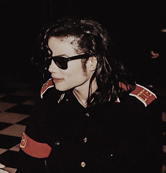 midnighhtlover's tweet photo. he invented jawlines https://t.co/9qvRyqVhum
