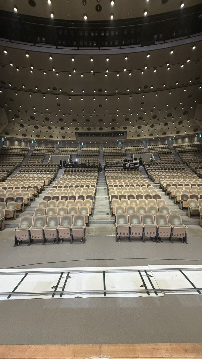 maria_idolbu's tweet photo. 朝から荷物運んでロビー準備して
リハーサルして終わった後もロビーで作業した✊🏻
やっとお家ついたよ~🏠

今日まで来てくれるみんなに楽しんでもらえるよう精一杯準備してきました🎤
ALT♡

チケット、スタンプカード
楽しむ気持ちを忘れずに！♡

世界一幸せな日にしましょう🎶

#ほくりくアイドル部 https://t.co/m1WHXoIYDc