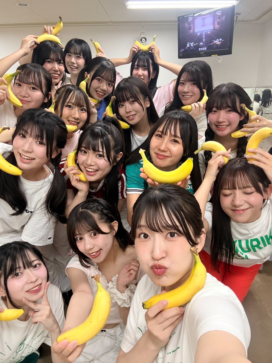 maria_idolbu's tweet photo. 朝から荷物運んでロビー準備して
リハーサルして終わった後もロビーで作業した✊🏻
やっとお家ついたよ~🏠

今日まで来てくれるみんなに楽しんでもらえるよう精一杯準備してきました🎤
ALT♡

チケット、スタンプカード
楽しむ気持ちを忘れずに！♡

世界一幸せな日にしましょう🎶

#ほくりくアイドル部 https://t.co/m1WHXoIYDc