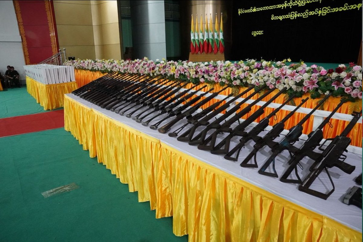 MrJune66's tweet photo. အလယ်ပိုင်းတိုင်းစစ်ဌာနချုပ် ရန်အောင်မြင်ခန်းမ၌ ဥပဒေဘောင်အတွင်း ပြန်လည်ဝင်ရောက်လာကြသည့် မန္တလေးတိုင်းဒေသကြီးအတွင်းရှိ မြို့နယ်အသီးသီးမှ အလင်းဝင်ရောက်လာသူ အမျိုးသား ၃၃၈ ဦးနှင့် အမျိုးသမီး ၃၈ ဦး၊ စုစုပေါင်း ၃၇၆ ဦးအား ကြိုဆိုသည့် အခမ်းအနားကို ကျင်းပခဲ့သည်။ https://t.co/5GhUoq2Ktz