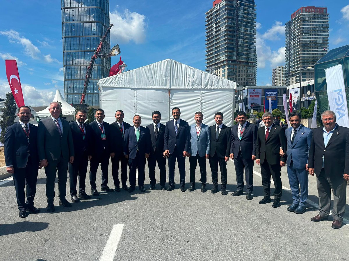 yahyacelik_'s tweet photo. 📍İstanbul

Cumhurbaşkanımız ve Genel Başkanımız Sayın @RTErdogan’ın teşrifleriyle gerçekleştirilen Halkalı–İstanbul Havalimanı Metro Hattı Açılış Töreni’ne katıldık.

İstanbul’umuza ve aziz milletimize hayırlı olmasını diliyorum. 🇹🇷🚇 https://t.co/QBE8wA1APl
