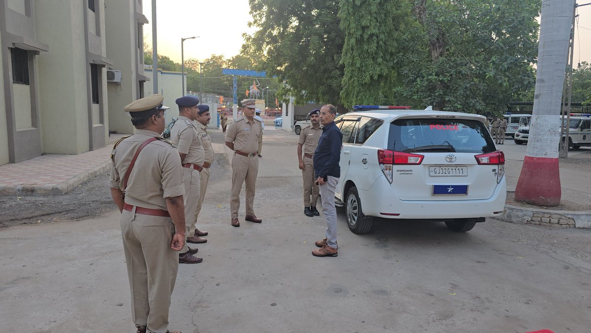 AtulJoshi9999's tweet photo. राजकोट जेल आईजी डॉ गिरीश पंड्या ने मोरबी जेल की मुलाकात की, मोरबी जेल अधीक्षक एच ए बाबरिया,डीवायएसपी और वांकानेर डीवायएसपी एस एच शारडा की मौजूदगी में जेल का मुआवना किया @dgpgujarat @GujaratPolice @sanghaviharsh https://t.co/3KPUa1FJ4Q