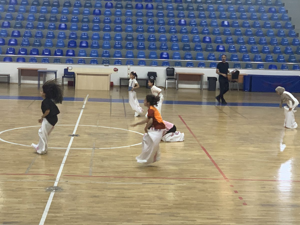 serkanakyazilk's tweet photo. Geleneksel Çocuk Oyunları; Kızlarda:
Yumurta ve Halat  İl Birinciliği,Mendil İl İkinciliği
Erkeklerde:Halat  İl Birinciliği, Mendil İl İkinciliği,Çuval İl Üçüncülüğü Derecelerini Elde Eden Öğrencilerimizi ve Öğretmenlerimiz; Bilal EKiNCİOĞLU ile Ahmet ERDEM’i Tebrik Ederiz. https://t.co/RKLkHMzJXH
