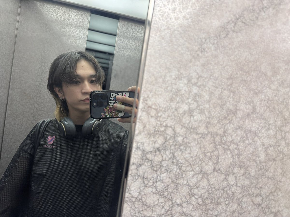 majibibimba's tweet photo. ラヴ・オールって知ってます？
今日初めて見たんですけどめっちゃ泣きました！
アンサンブルの子達に泣かされた。
あの子達のおかげでこの舞台ができてる。
良過ぎない！？この舞台！
は！？
もう結果誰応援したらいいんだよ！
みんな幸せになってくれ！！

#梅棒
#ラヴオール https://t.co/cz7kOkieJH