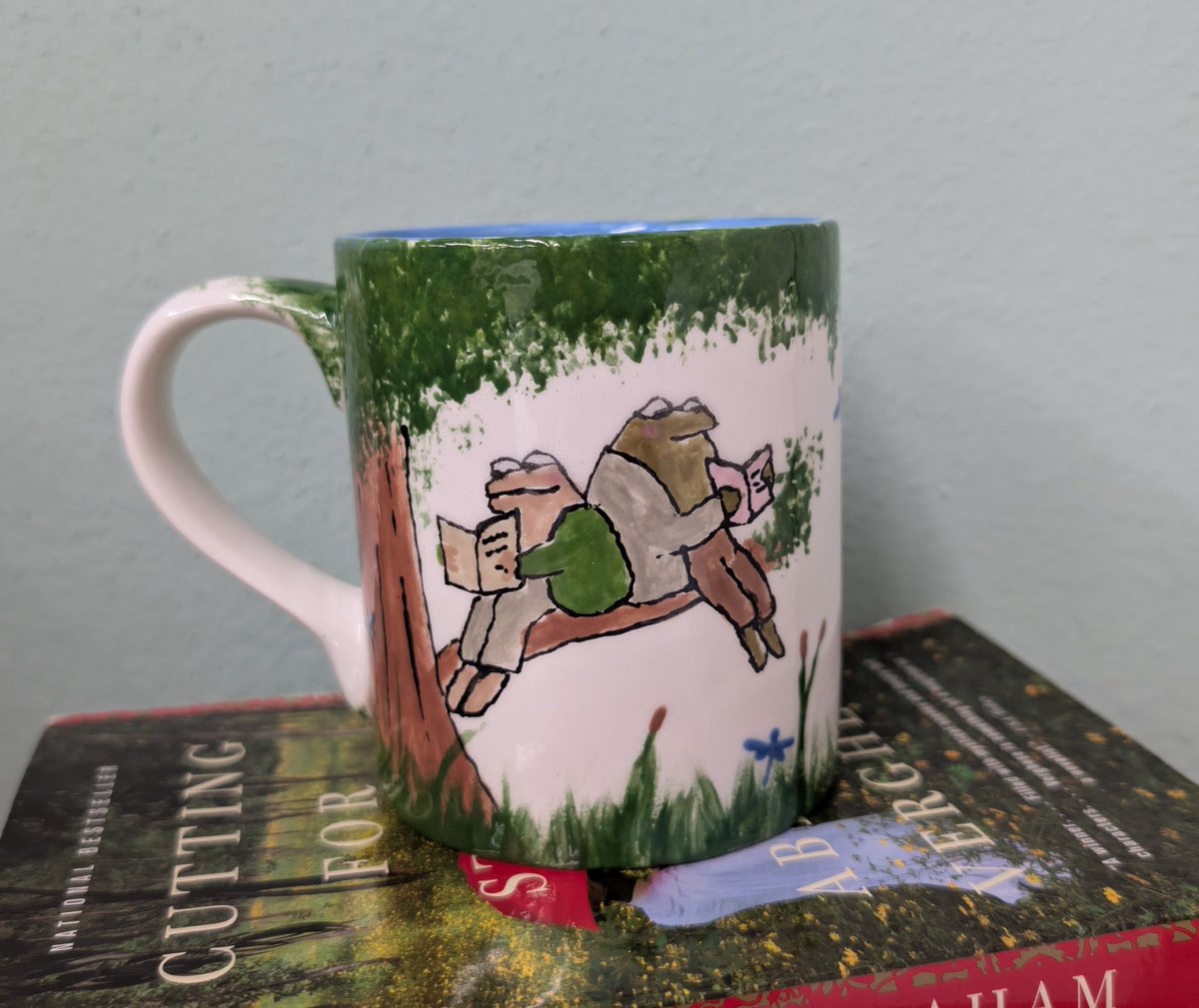Claytopia1's tweet photo. Congratulations to the Piece of the Week! ๐ธ ๐Wgat a perfect mug to sip while snuggling up to a good book.
#claytopiaerie #eriepa #pyop #pottery #frogandtoad #handpainted #paintpottery https://t.co/KKR7laioiA