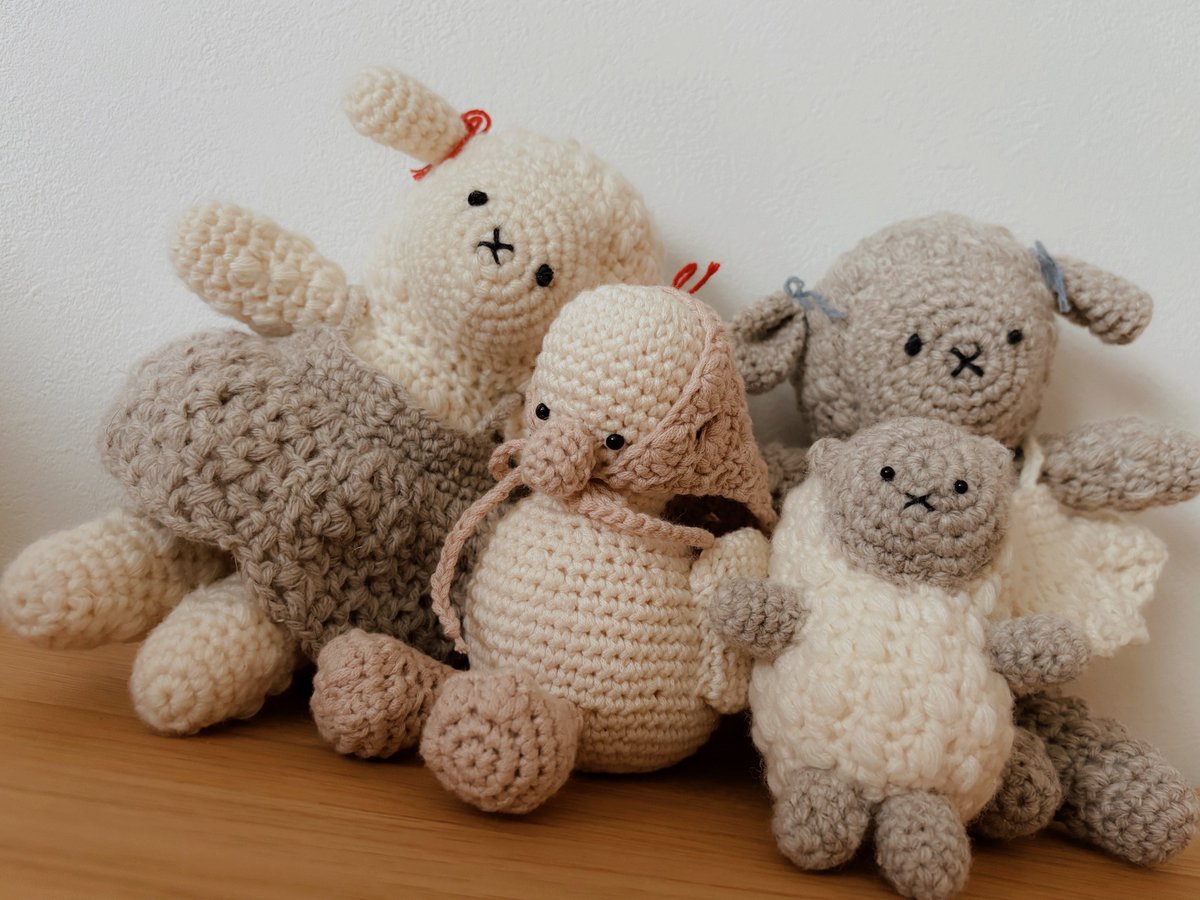 yoru_knitting's tweet photo. [hus:]さんのひつじのナッツくん🥜
今まで編んだ子たちと並べました🤎 https://t.co/WVVT7wW6EL