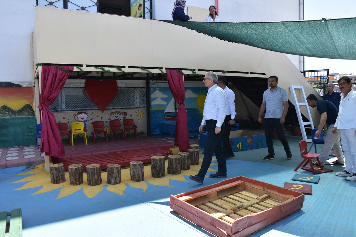 BatmanilMEM's tweet photo. İl Müdürümüz Pazaryeri İlkokulunu Ziyaret Etti

İl Millî Eğitim Müdürümüz Yaşar Ciğer, Pazaryeri İlkokulunu ziyaret ederek okulda incelemelerde bulundu.

Ziyaret kapsamında okulun fiziki alanlarını gezen İl Müdürümüz, okul öncesi öğrenciler için oluşturulan oyun ve etkinlik bahçesini de inceleyerek yapılan çalışmalar hakkında okul yöneticilerinden bilgi aldı.

Öğrencilerin gelişimlerini destekleyecek eğitim ortamlarının önemine vurgu yapan İl Müdürümüz, okulda yürütülen çalışmaların hayırlı olmasını temenni etti.

İl Müdürümüzün ziyaretine, İl Millî Eğitim Müdür Yardımcısı Mustafa Arslan eşlik etti.

@tcmeb @Yusuf__Tekin @batmanvaliligi @yasarciger