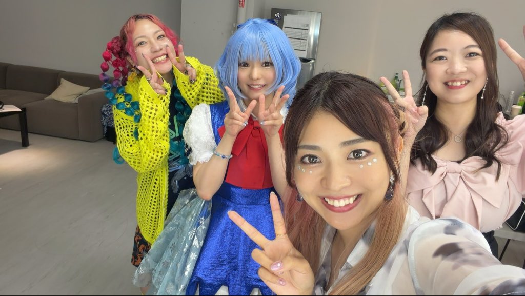 mikonyu's tweet photo. 台湾での #うた祭 楽しかったー！沢山歌ったw
たくさんのコールをありがとうございました、素敵な思い出です✨
みんなで写真撮ったよ！

後物販、お待ちいただいたのに時間切れでサイン書けなかった皆様、本当にすみません…！明日の #台湾例大祭 にもおりますので、その時に是非書かせてください！ https://t.co/IpJnzVHiVJ