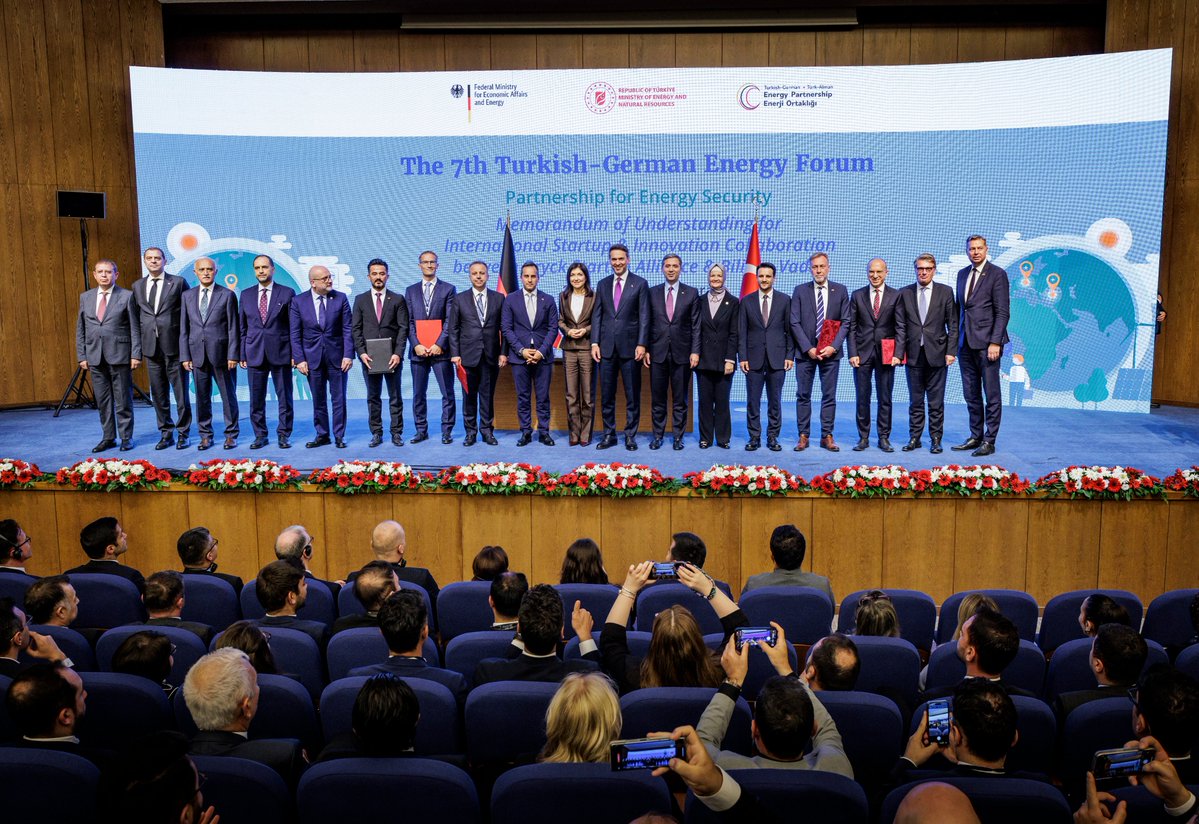 BMWE_'s tweet photo. Unter Leitung von Ministerin Reiche und Minister Bayraktar fand in Ankara das 7. Deutsch-Türkische Energieforum statt. Im Fokus stand die Frage, wie Deutschland und die Türkei ihre Zusammenarbeit für eine sichere Energieversorgung, bei Investitionen &amp; Innovationen stärken können. https://t.co/A8Jc6vNwrT