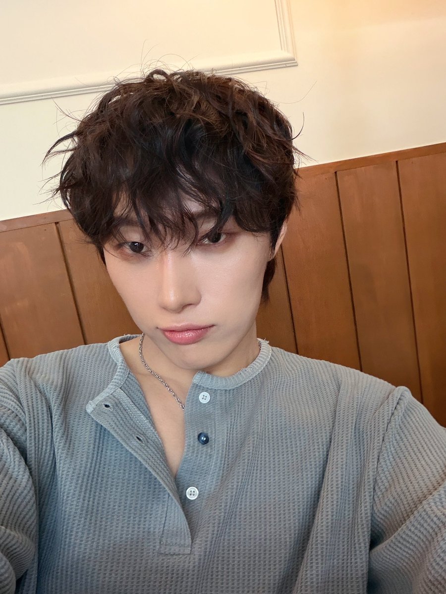 OmegaX_members's tweet photo. [#OX]

오늘 컴백라이브 잼썼다! 
내일봐🫶

#OMEGA_X #오메가엑스
#재한 #JAEHAN https://t.co/nXgcNnvSK1