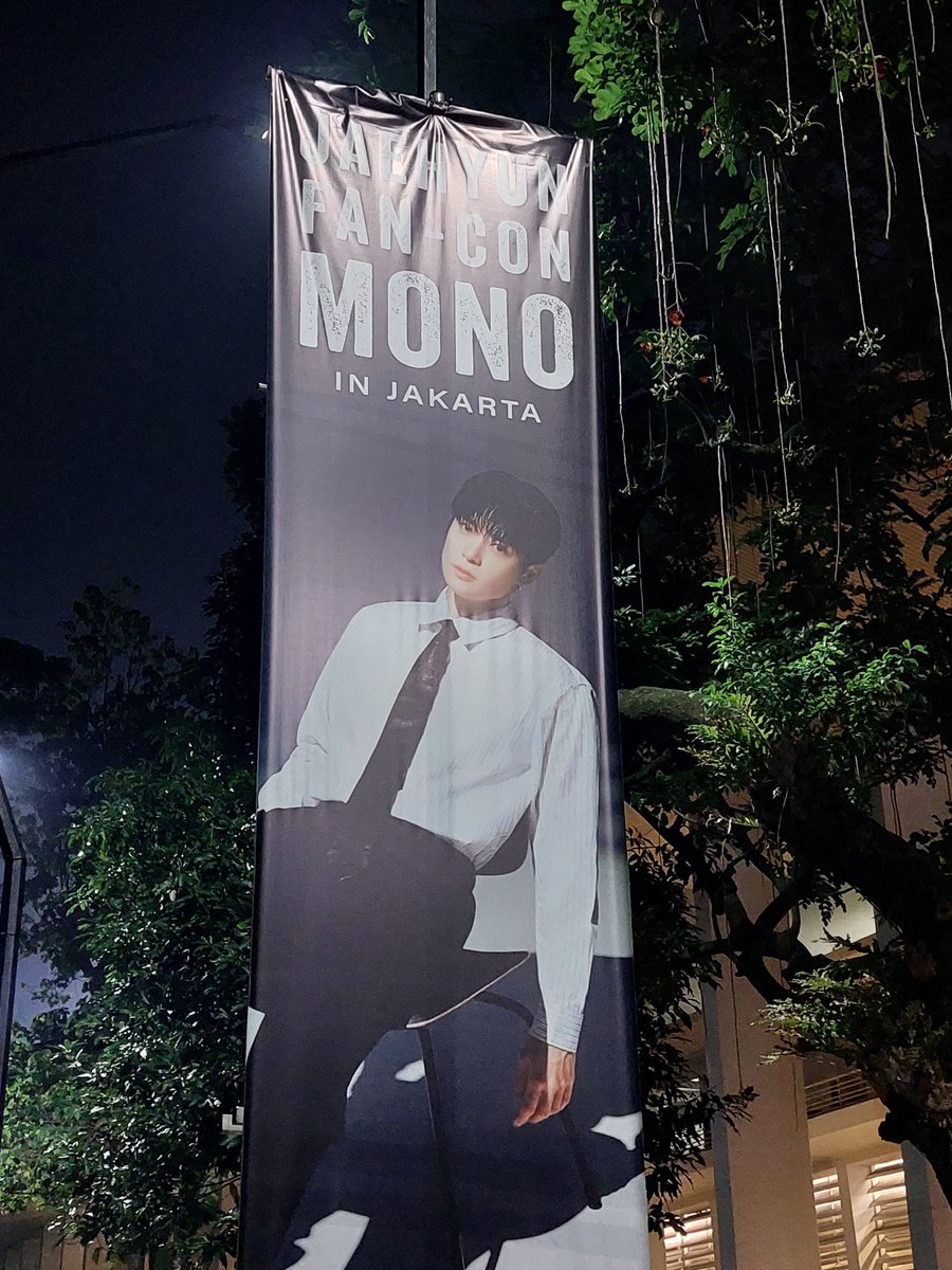echaechil's tweet photo. Jiwa di senayan, pikiran di bandara  + kepikiran revisi proposal 🥲 Welcome back dulu deh dek jaehyun 🍑🖤 https://t.co/or3CCijmWZ