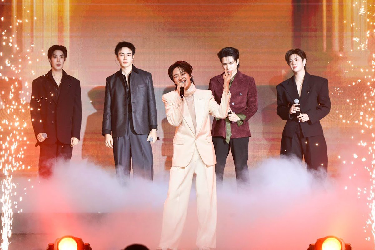 DMDMusicTH's tweet photo. ภาพบรรยากาศของศิลปิน DMD MUSIC และ DMD TRAINEE ในงาน DMD LINE UP 2026 “𝗧𝗛𝗘 𝗥𝗜𝗦𝗘 𝗖𝗢𝗡𝗧𝗜𝗡𝗨𝗘𝗦” 🌅💛

ขอขอบคุณทุกคนที่มาร่วมสร้างความทรงจำอันแสนพิเศษ และส่งกำลังใจมาให้กับเหล่าศิลปิน DMD MUSIC และ DMD TRAINEE ทั้งหน้างานและหน้าจอในวันงานด้วยนะคะ 😍

DMD THE RISE CONTINUES
#DMDLINEUP2026
#DMDMUSIC