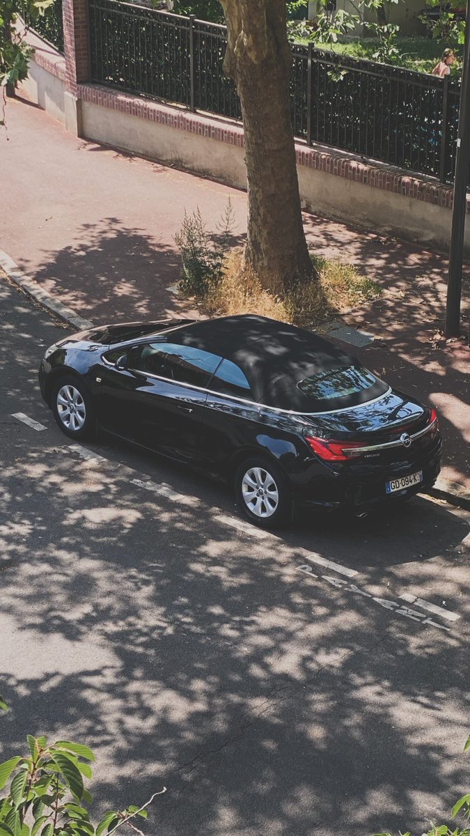vrihen0's tweet photo. **COLLECTOR**

Vehicule encore neuf

Opel cascada 2014 (cabriolet)
80 k km d’origine 
Essence manuelle 6vit
1.4 140ch et 8cv
Elle est rare surtout dans cet état 
9800€
Entretien à jour et rien à signaler 
Factures disponibles 

C’EST L’ÉTÉ 🤩 https://t.co/AXEzgAtOJG
