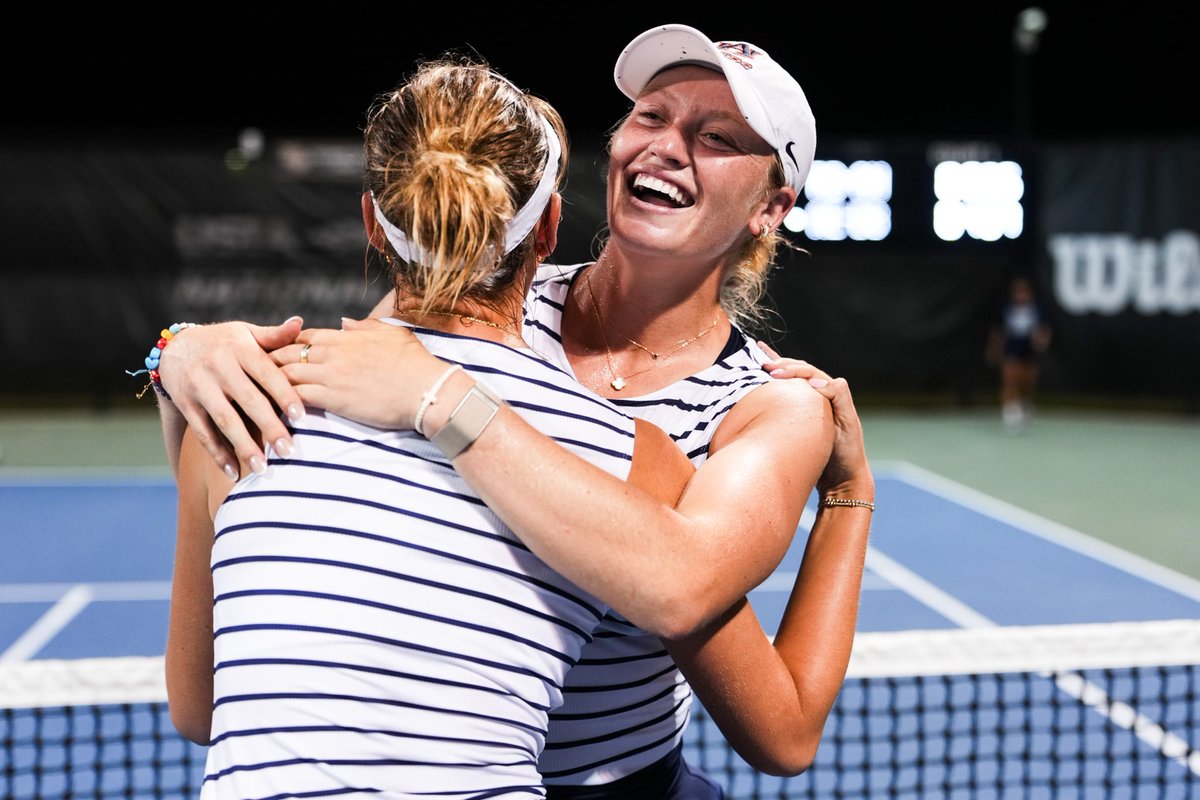 AuburnWTennis's tweet photo. All smiles in Orlando 😃

#WarEagle https://t.co/FzJadKuoIX