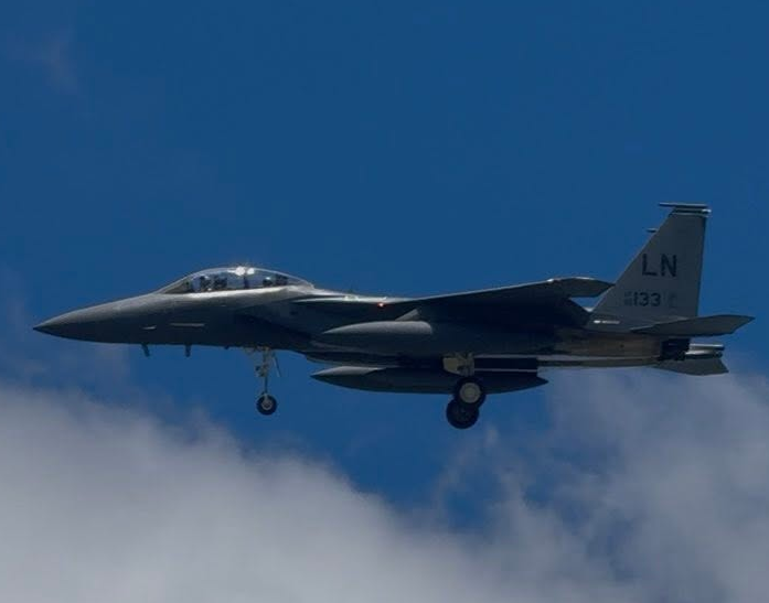 SirListenalot's tweet photo. Jun16 "LN" #F15 #CLAW11 [98-133] arrived at Bangor. Likely from Warner-Robins as it left the UK in May 2023 westbound. 
📷 via Facebook https://t.co/dGV7bT7FZv