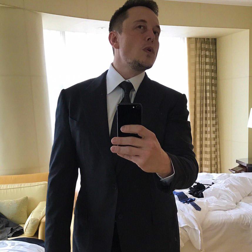ElonScanrio123's tweet photo. 💋 Elon just sent a kiss…

One question: Who do you think it's for? 👀🚀

A) His fans ❤️
B) His future mission 🌍
C) No one… it’s just a meme 😂
D) The whole internet 💀 https://t.co/q0V0nTlg10