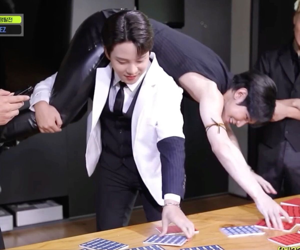 lesbians4woogi's tweet photo. daily reminder that jongho was holding him with one arm and a dream https://t.co/7EWk4skbcS