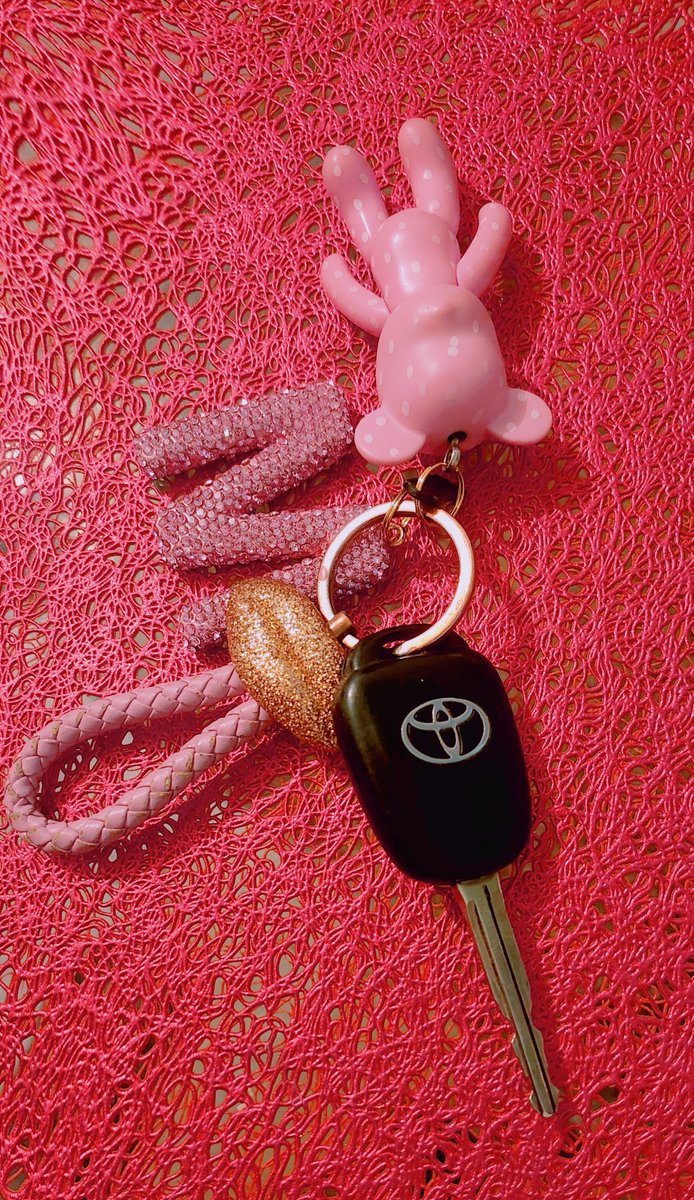 Miichel701's tweet photo. #popobe #bearbrick #kaws #pink #girly #bearkeychain #keychain #keychains #keys #kidcore #kidwave #toycore #toywave #toys #toy #kawaii #accessories #pinkthings #bearfigure #figure #figures #glitter https://t.co/cw4EY0FnF4