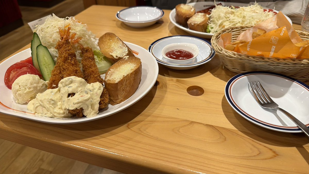 ksdbdays's tweet photo. 大須にはいました、 https://t.co/4tnxopyMOv