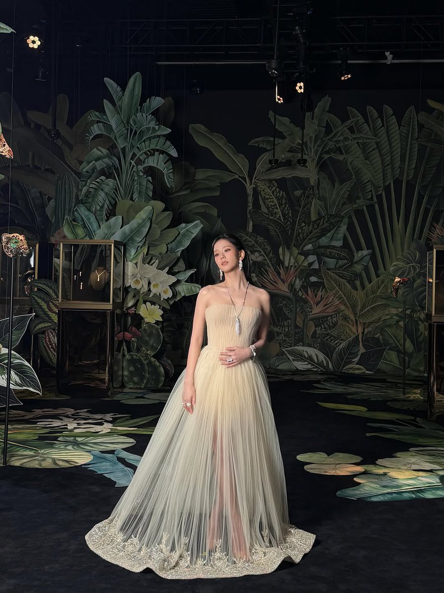 Rhaeni_Soo's tweet photo. She needs to hire that new stylist for the rest of her career, serve after serve for four events straight is crazy https://t.co/kaE1cY65RP