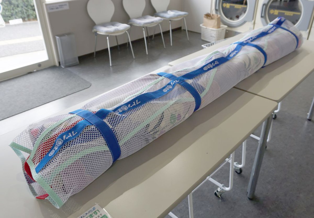 laundry_so's tweet photo. 敷布団は洗えないものだと思っていませんか？
コインランドリー爽片山坂店は、新開発の「フトン巻きネット」を常備しています
中綿を崩さずに敷布団を洗っていただけます
#吹田市 #吹田 #布団洗い #コインランドリー https://t.co/KCue3RmZlz https://t.co/G0L3oVkjp7
