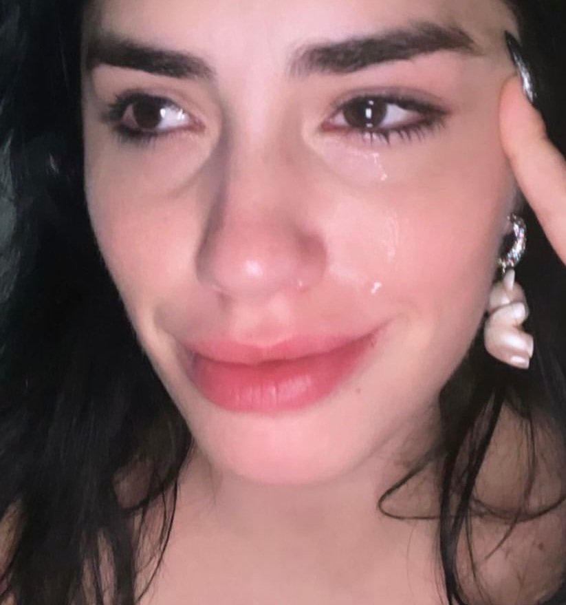 shinelaesp's tweet photo. no paso ni un mes de los river de lali y ya siento abstinencia haz algo lalioficial https://t.co/YVAOBfXXLt
