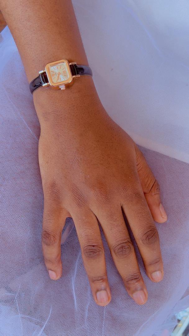 CindyCheapShop's tweet photo. Jolies montres à portée de prix 🤩
3500f l’unité https://t.co/DKIMpO6csb