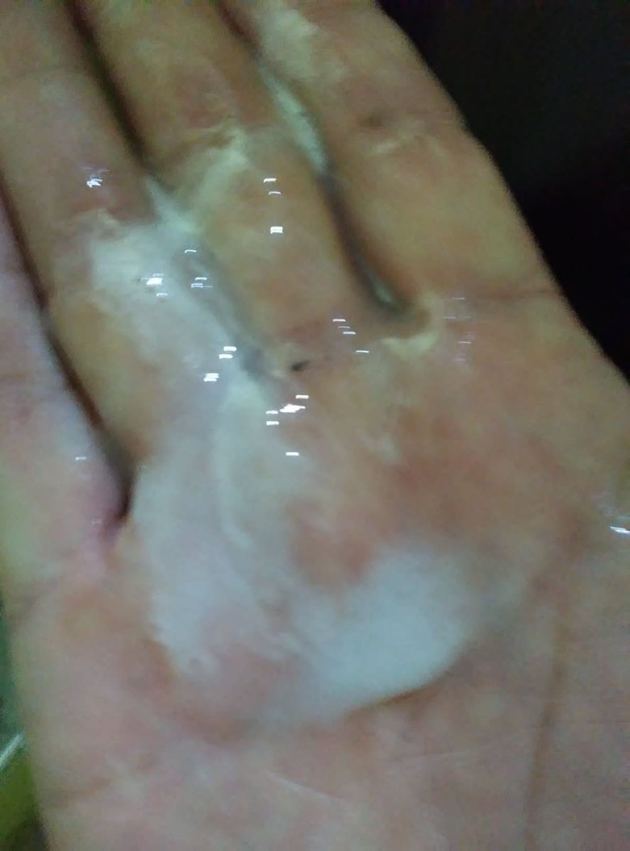 e_machos's tweet photo. A fake deu tanto tesão no macho que ele acabou gozando sem nem mesmo dar tempo dela pedir para filmar e mandar para ela. Ficou só lendo o que ela dizia e logo mandou a foto da mão coberta de leite e disse que já estava com o saco doendo de vontade de gozar e não conseguiu segurar https://t.co/gicsmtFS59