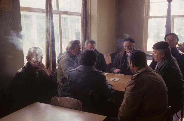 YugoslavVisuals's tweet photo. Cafe in Skopje, 1986. https://t.co/ljOL9ubMUY