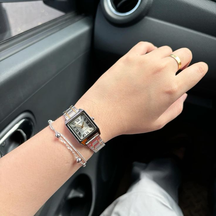 syashana's tweet photo. "STILL‼️jadi tahta tertinggi jam tangan analog menurutku✨berasa  classy💅 https://t.co/oT0apw37Ht