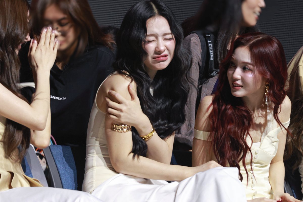 Miiiichstabe's tweet photo. 강아지 특기 : 불쌍한 척 하기 https://t.co/dMEN3bzntI