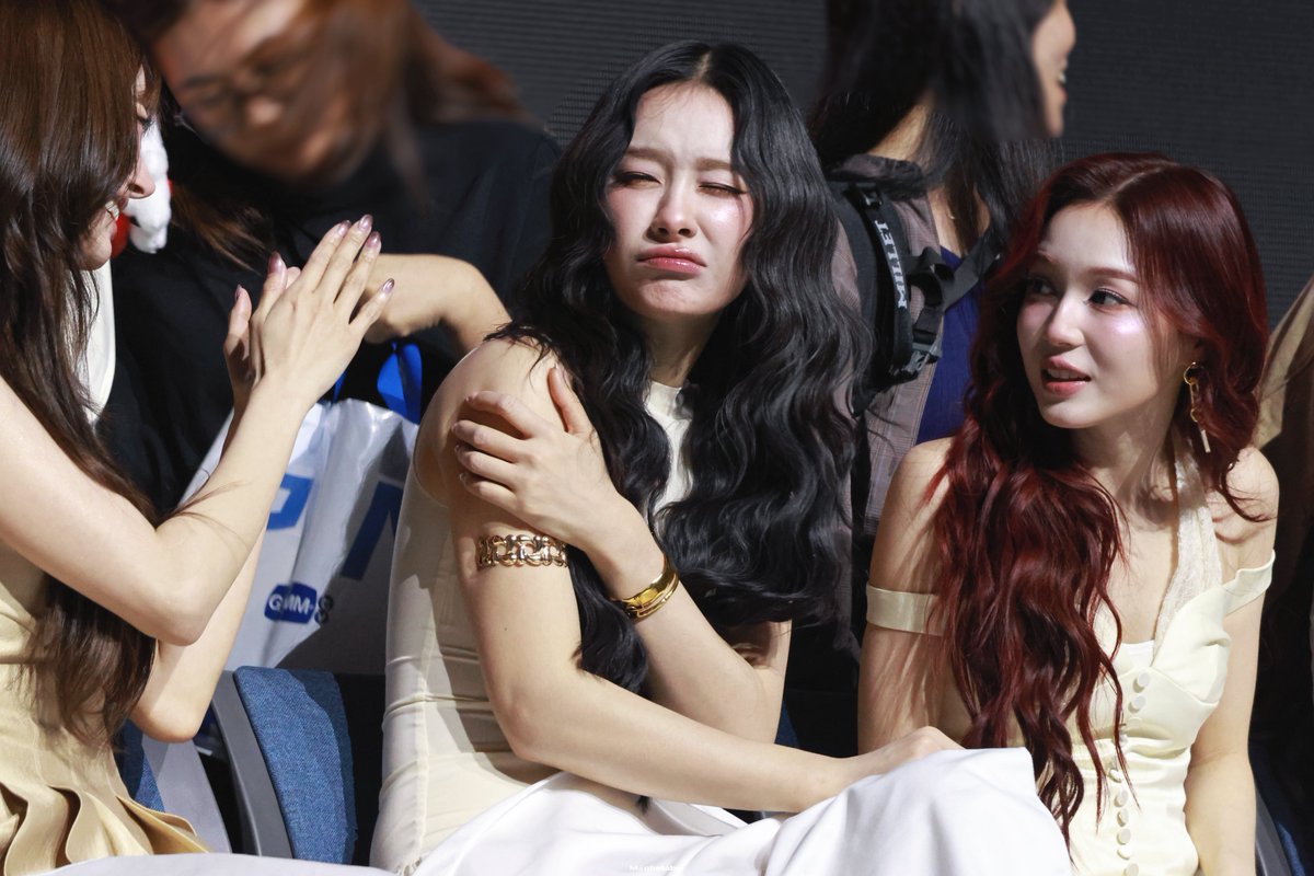 Miiiichstabe's tweet photo. 강아지 특기 : 불쌍한 척 하기 https://t.co/dMEN3bzntI