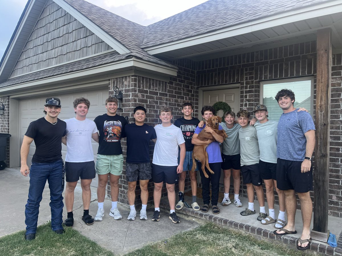 KadenH_'s tweet photo. Had The Linebackers over last night. Excited to be apart of this program and to watch these guys in the fall. Proud of their effort in June and can’t wait to build on it in July. Go Cats! #Abide https://t.co/lbJOUxLcAj