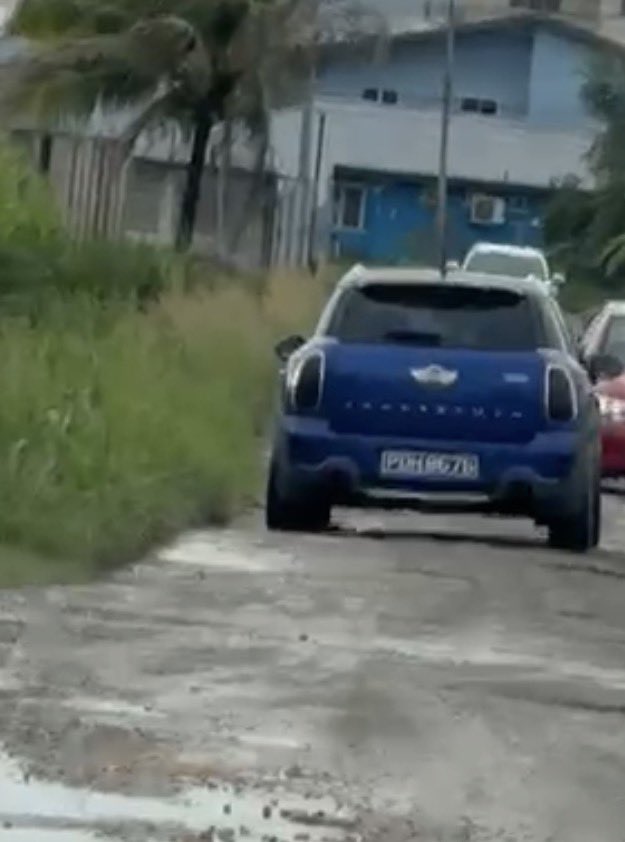 MsChryssieE's tweet photo. To the owner of this Blue Mini, PDH 0676, yuh vehicle and life will forever be blight for putting a puppy out yuh car and driving over it. 

Yuh evil dutty mudda cunt!!! https://t.co/jjKP8Vw9AL