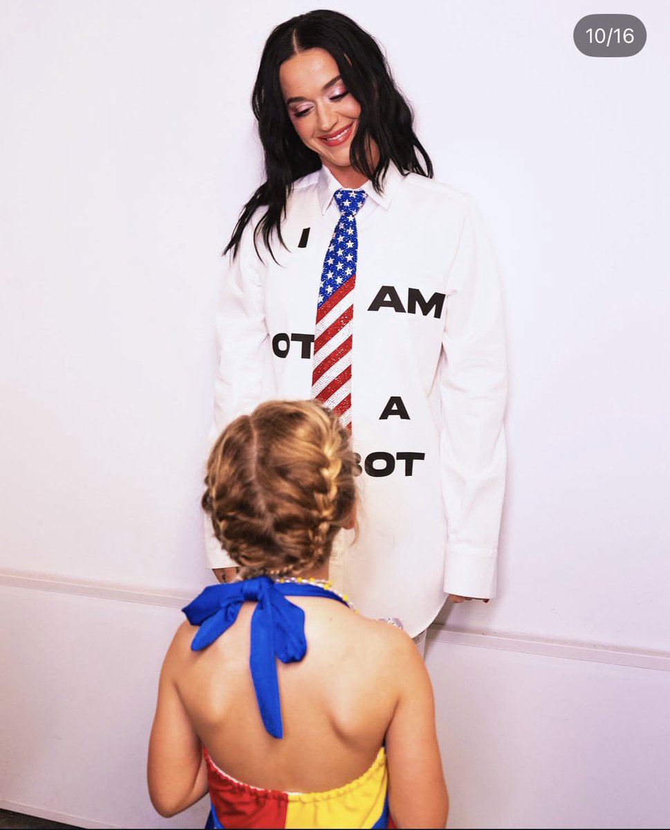kalisredmoon's tweet photo. Daisy dressing up as her mom 🥺🩷 https://t.co/9fBquBTpHQ