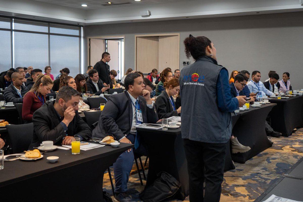 moecolombia's tweet photo. 🌎🗳️¡La observación internacional se prepara!

La @moecolombia capacita hoy a sus observadores y observadoras internacionales en Colombia 🇨🇴

En este espacio compartimos herramientas y metodologías para el seguimiento técnico e independiente del proceso electoral en Colombia. https://t.co/t1Vvm3D54M