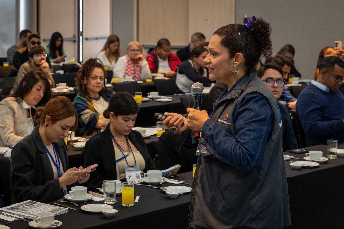 moecolombia's tweet photo. 🌎🗳️¡La observación internacional se prepara!

La @moecolombia capacita hoy a sus observadores y observadoras internacionales en Colombia 🇨🇴

En este espacio compartimos herramientas y metodologías para el seguimiento técnico e independiente del proceso electoral en Colombia. https://t.co/t1Vvm3D54M