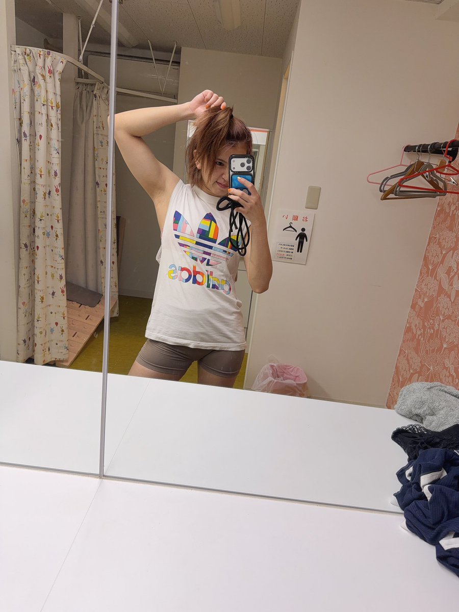 panchanrina's tweet photo. まじでそろそろ痩せなきゃー

体重の変化今年やばすぎっ
減量タイから帰ってきたらしよっと💪
そろそろニート卒業する🥊🦶 https://t.co/Kc6gCEx6uu