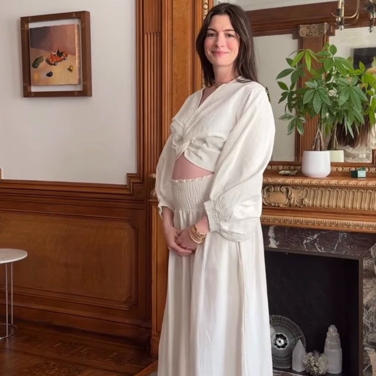 PopCrave's tweet photo. Anne Hathaway reveals she is pregnant in new Instagram video. https://t.co/1WXPTrRnU4