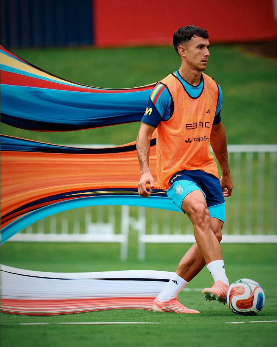 ArsenalRadar's tweet photo. David Raya x Martin Zubimendi ✨️ 🇪🇸 #FIFAWorldCup https://t.co/GhATNsrHrO