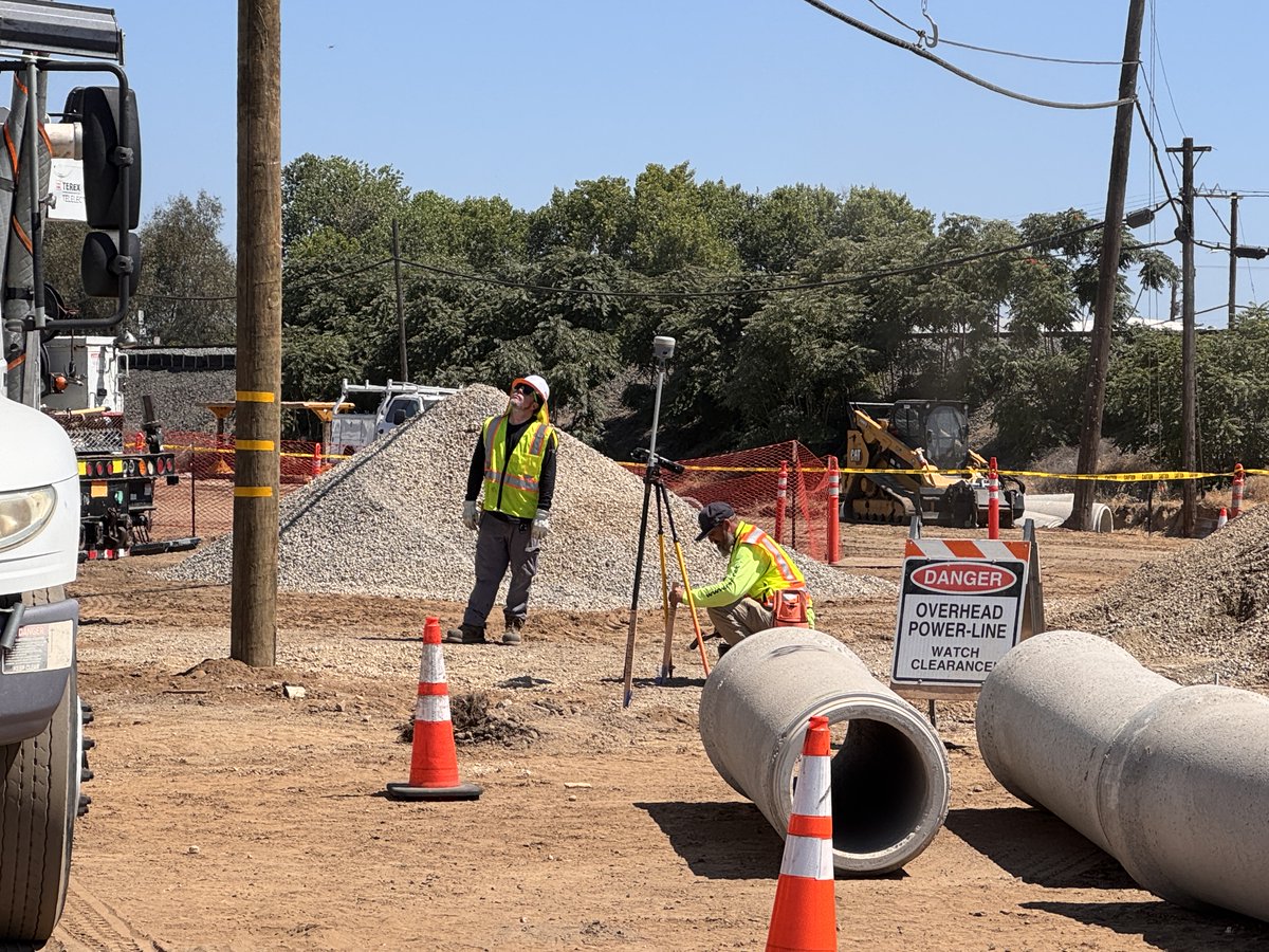 MidValleyEng's tweet photo. MVE crews are on site supporting the replacement of the 7th Street Bridge in Modesto. We're proud to provide surveying services for this project, which will expand vehicle capacity, improve pedestrian accessibility, and enhance mobility for drivers, cyclists, and the community. https://t.co/heQUT5KFcf