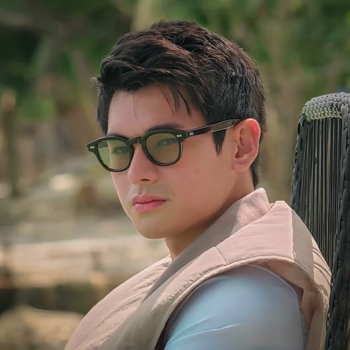 soyaamik's tweet photo. Edward Arellano, thank you for your service and visual feast! 🚬🚬🚬 

#TheSecretsOfHotel88 https://t.co/pS11uqBAmR
