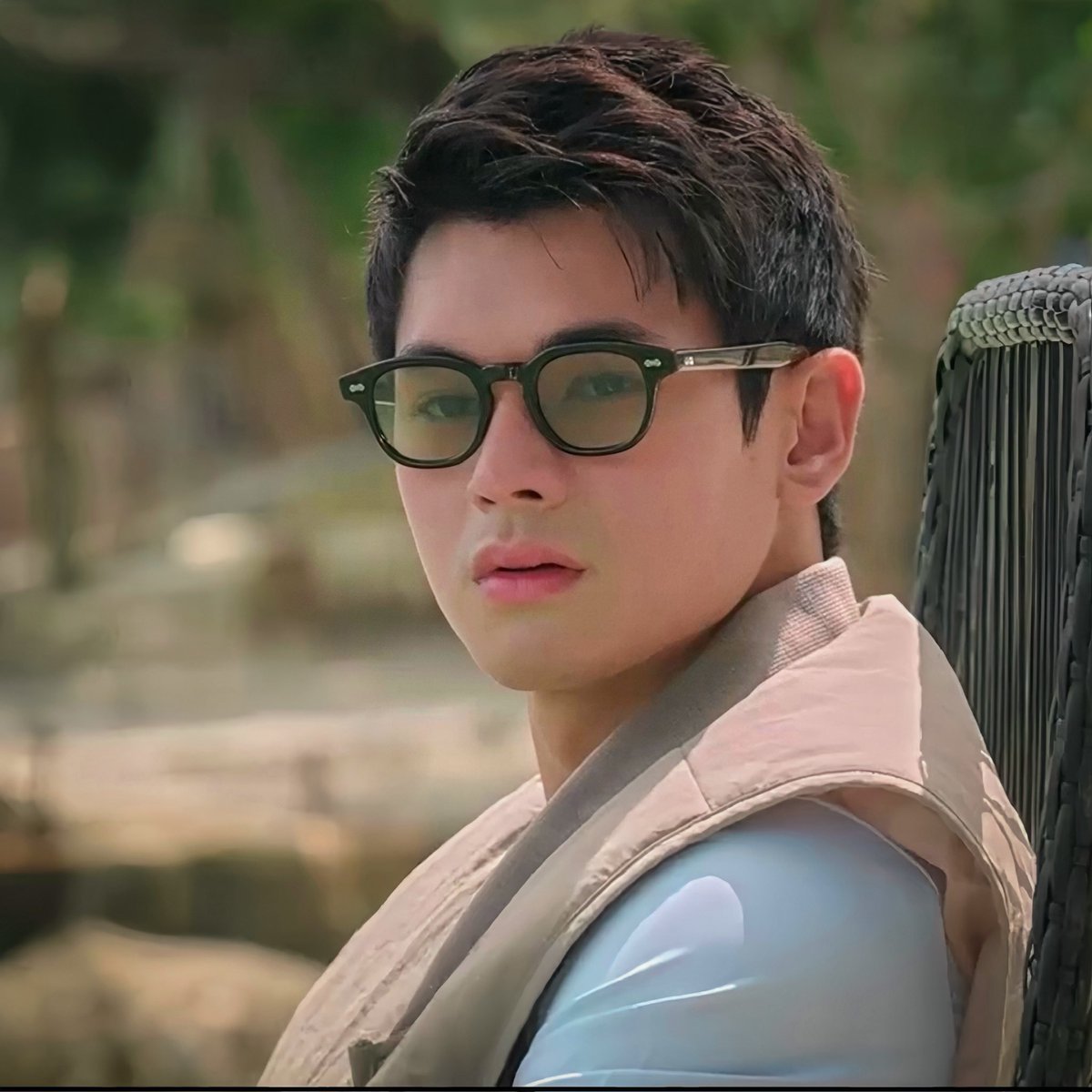 soyaamik's tweet photo. Edward Arellano, thank you for your service and visual feast! 🚬🚬🚬 

#TheSecretsOfHotel88 https://t.co/pS11uqBAmR