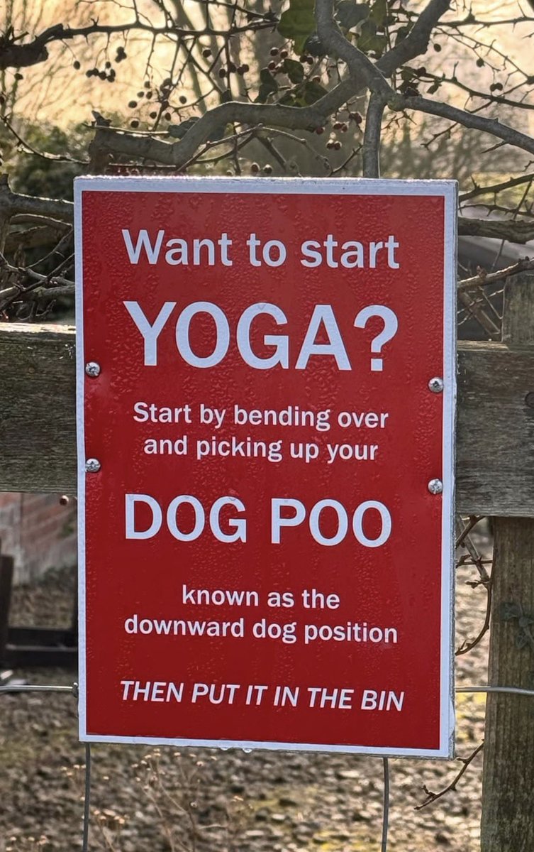 WoodturnersWife's tweet photo. Always appreciative a decent sign, and of a parish council with a sense of humour 🤗
#PickItUp #NewTrend #LookAfterYourVillage #SignAppreciation https://t.co/xE3gVEm1lw
