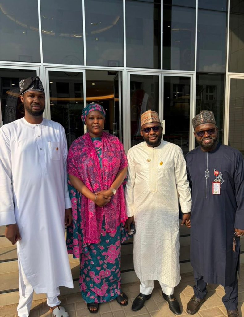 IshaqAbdul77151's tweet photo. Mai Girma Shugabar Mata ta Kasa ta City Boy Movement (CBM), H.E. Ummusalma Isyaka Rabiu, ta gudanar da wani muhimmin taro a yau tare da Hon. Bashir Garba Lado, Hon. Rabiu Sulaiman Bichi, Dr. Musa Iliyasu Kwankwaso, Hon. Hafizu Ibrahim Kawu Tarauni, Hon. Yusuf Datti, da Hon. https://t.co/gNEDwtIer7