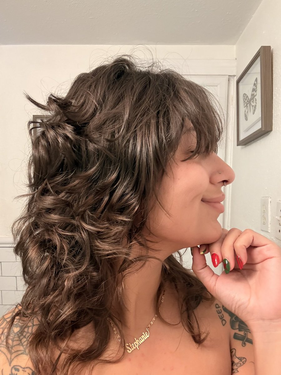 justsumsexygirl's tweet photo. can we get a moment for the bed head that lays perfectly across my back and face thank yewwwww https://t.co/aUMOE6Anqw