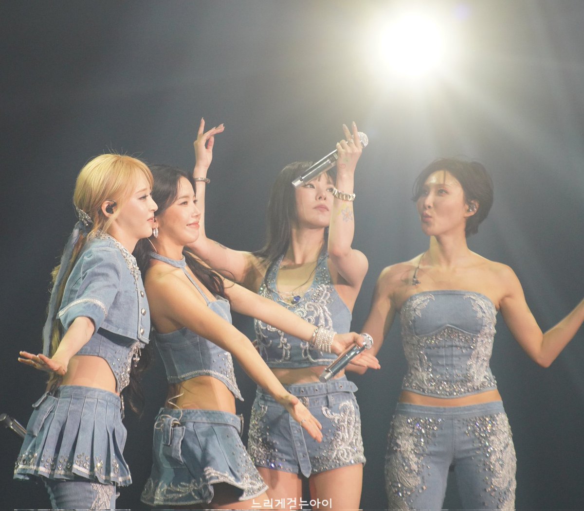 swfstagram's tweet photo. Happy birthday my loves 🤍💚

#12YearsWithMAMAMOO https://t.co/dHnohSC7ge